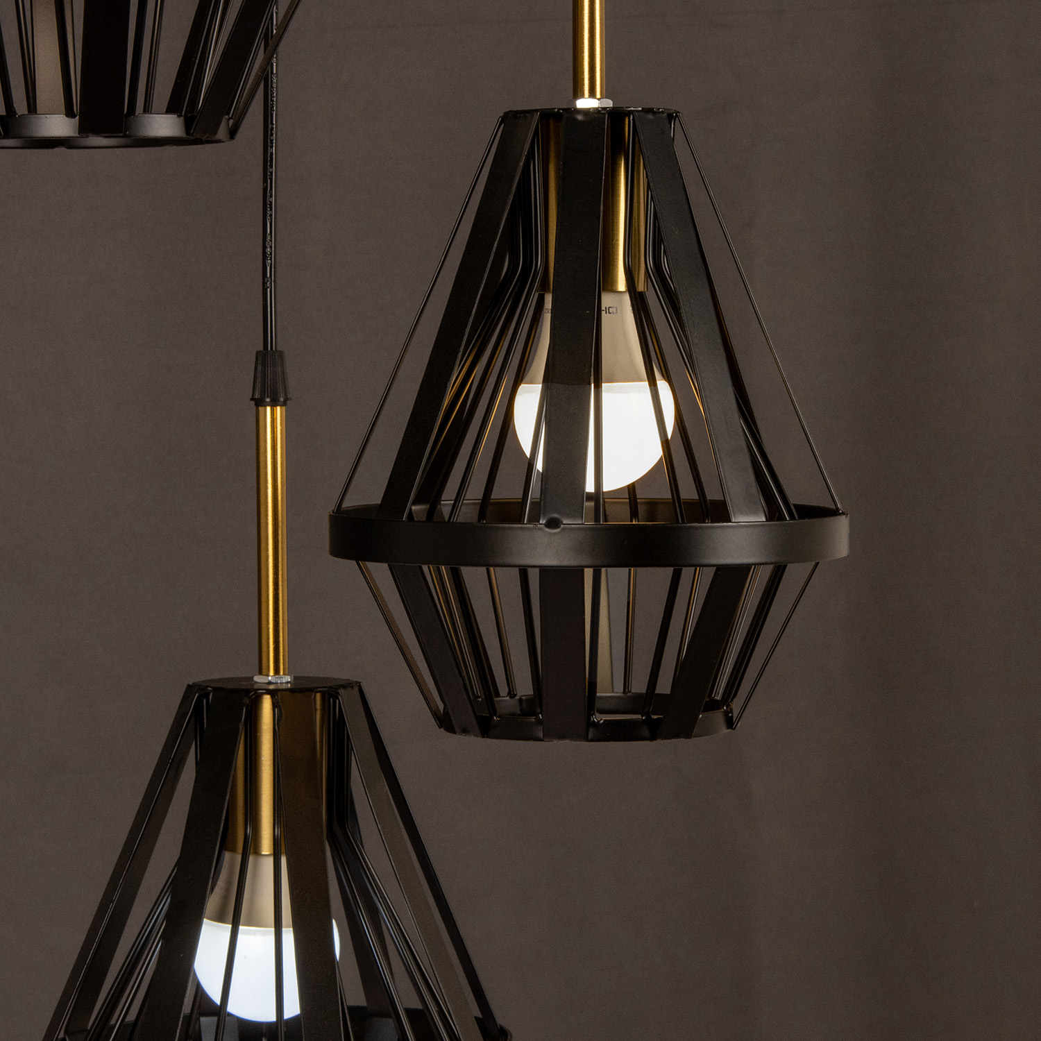 Светильник подвесной 05586-0.9-03 BK  40Вт Е27 S=18м2  *1