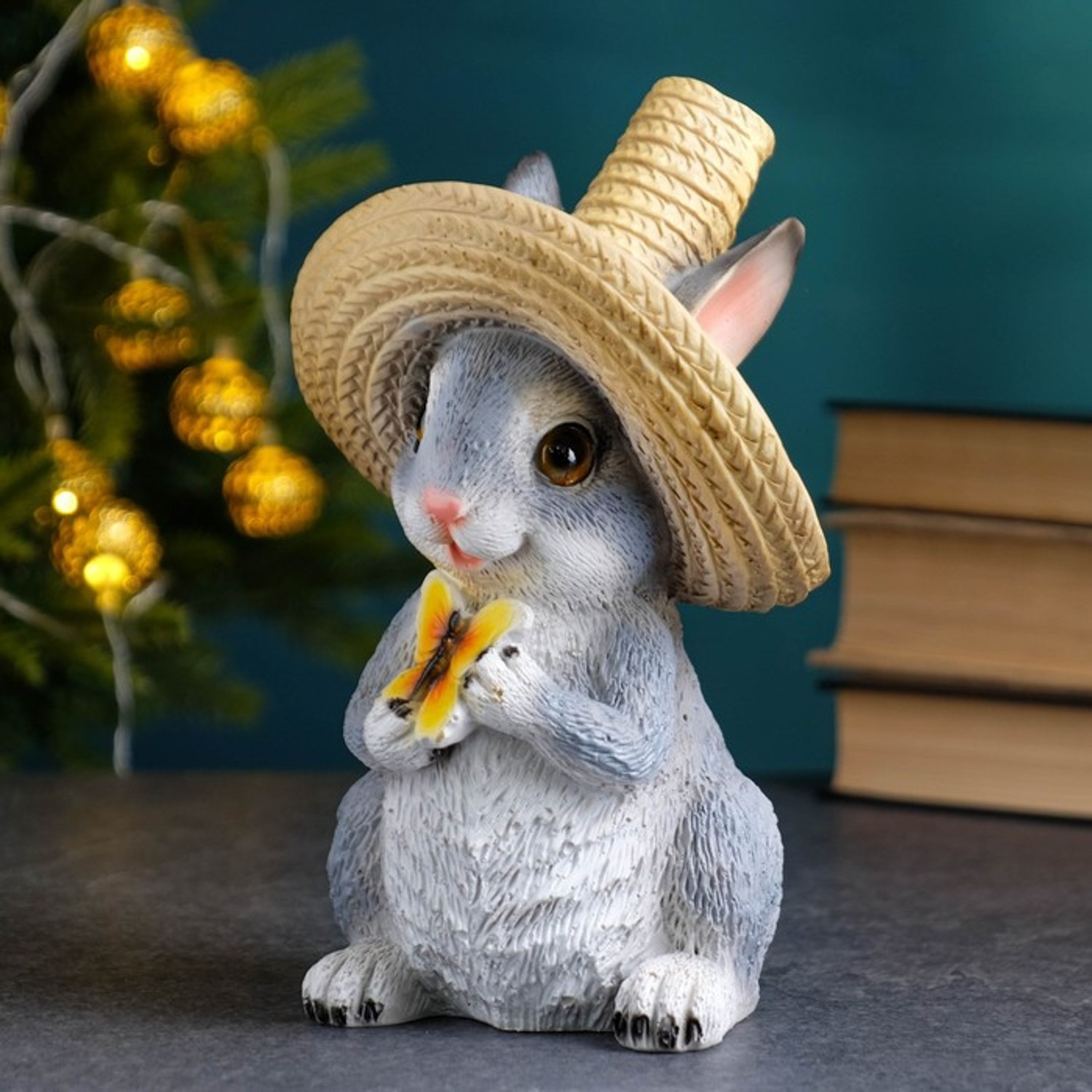 Садовая фигура "Зайка в соломенной шляпе с бабочкой" 12x13x22см 7751140