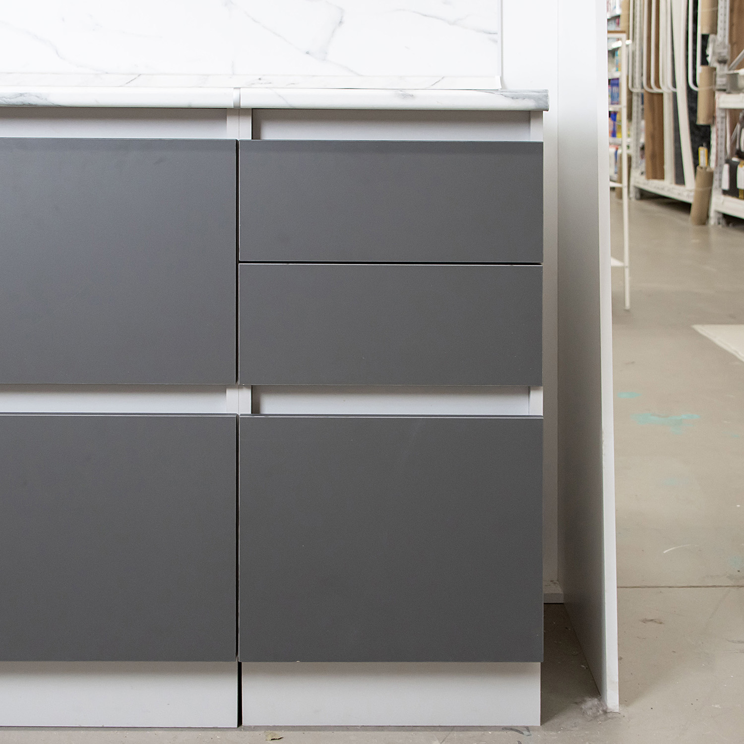 Шкаф напольный 400х850х600 мм BROZEX-WOOD Серый лед, с тремя ящиками, серый / графит