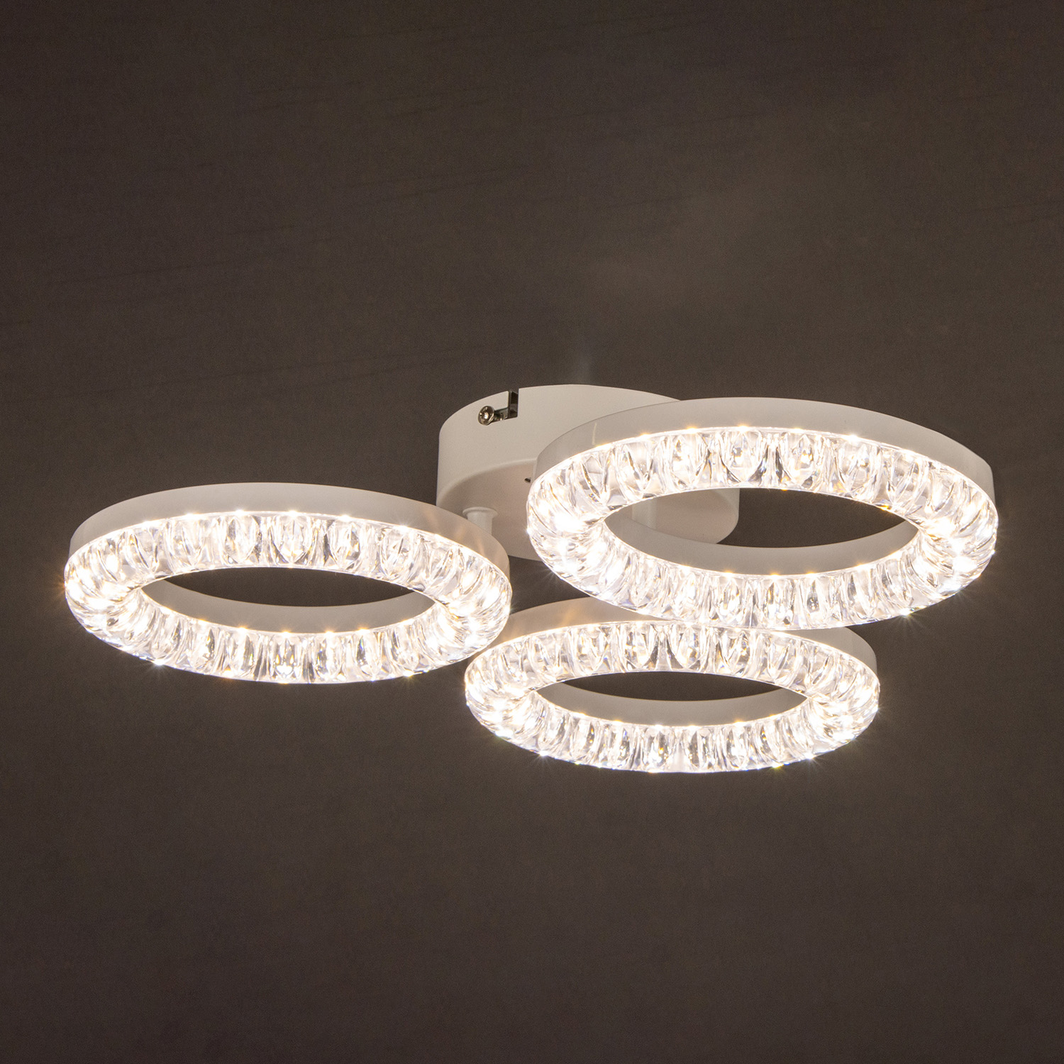 Люстра 09847-0.3-03A WH LED ПДУ+диммер S=10м2 *1