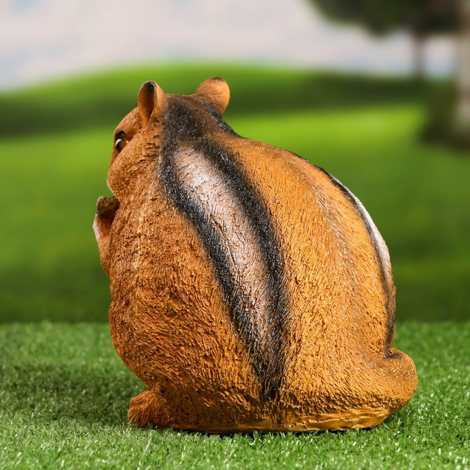 Садовая фигура "Бурундук с орехом" 19х16см 9567798