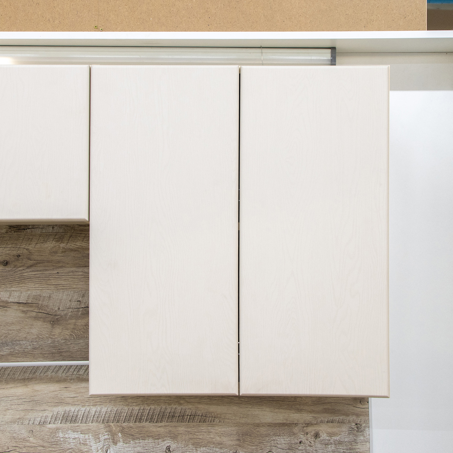 Шкаф навесной 600х676х290 мм BROZEX-WOOD Эрика, с двумя дверцами, светло-бежевый / ясень капучино софт