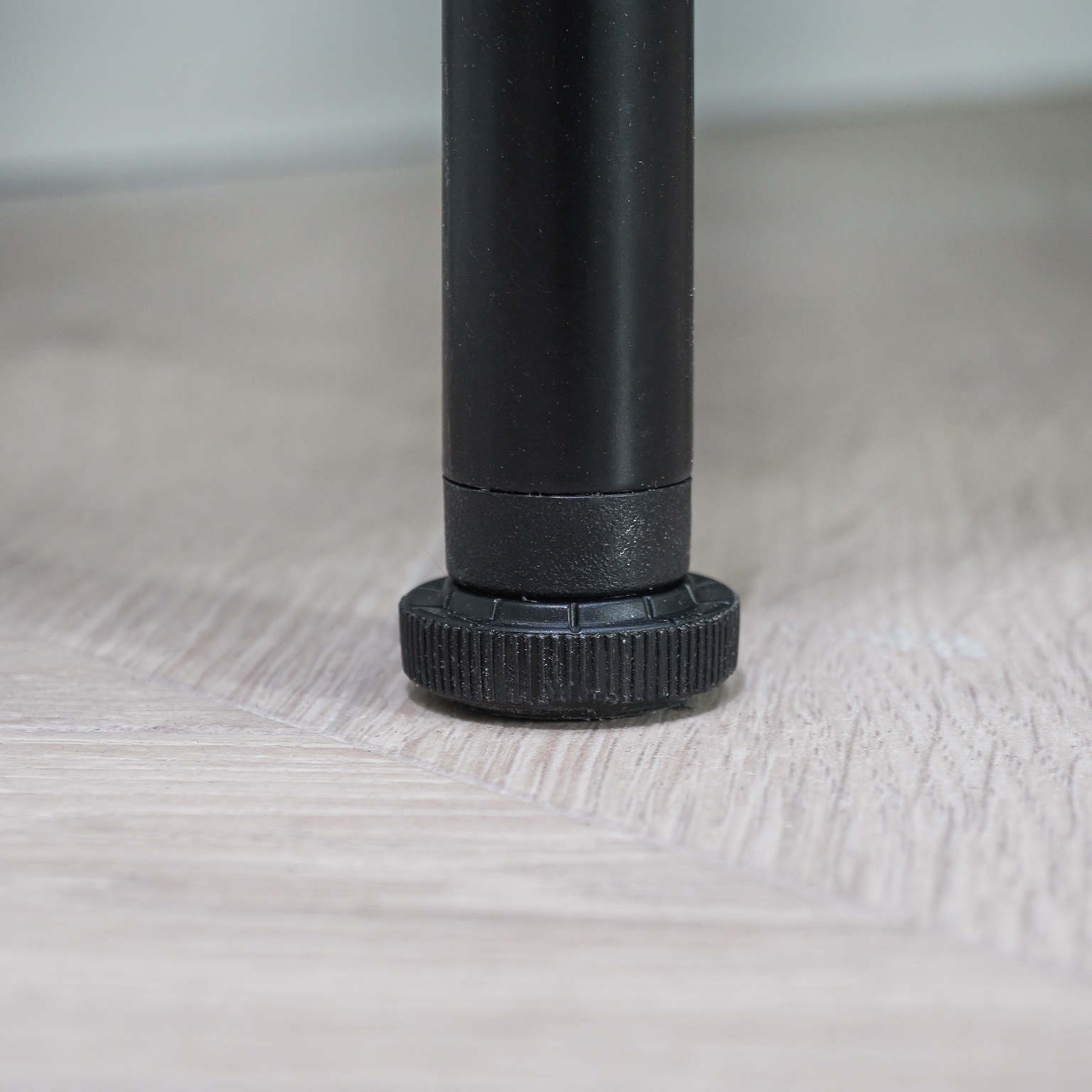 Вешалка напольная "Прихожая 34" "НеШкаф" с 4полками,ш.0,83м,в.2м,гл.0,37м Дер./Черн. ПРНШ 34 Ч *1