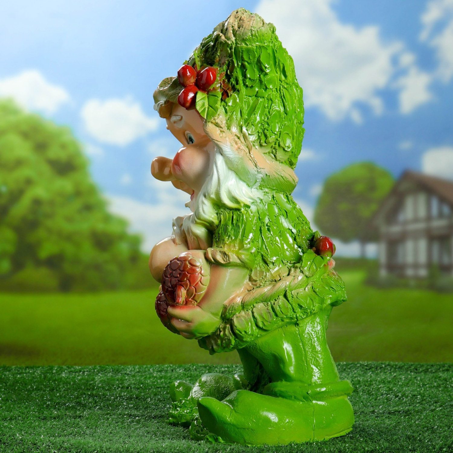 Садовая фигура "Гном с желудями" зеленый 45х26см   3467700
