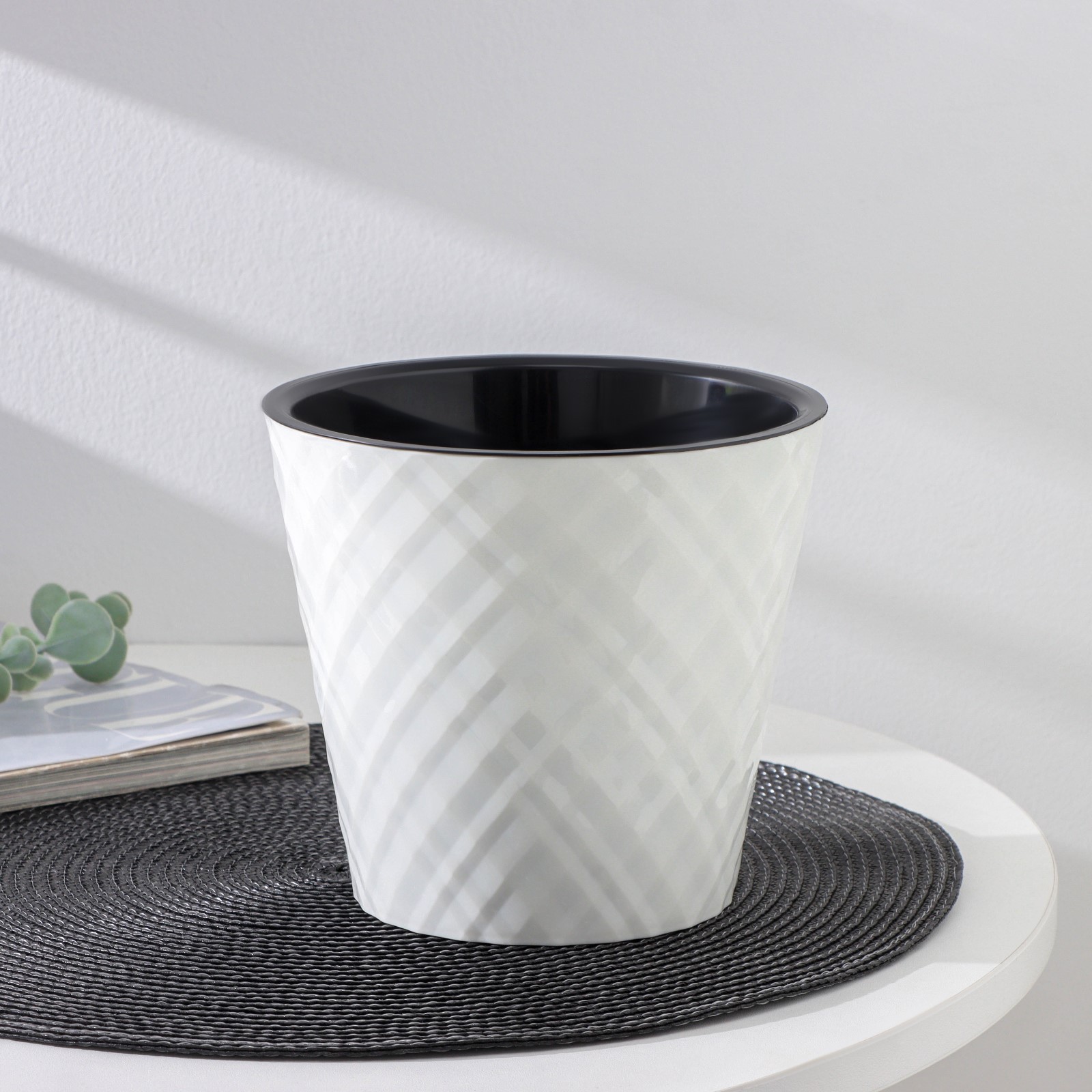 Кашпо пластм. "Manhattan" 3,3л d верха 190мм h177мм со вставкой Бел. жасмин IG670210048 *1/9