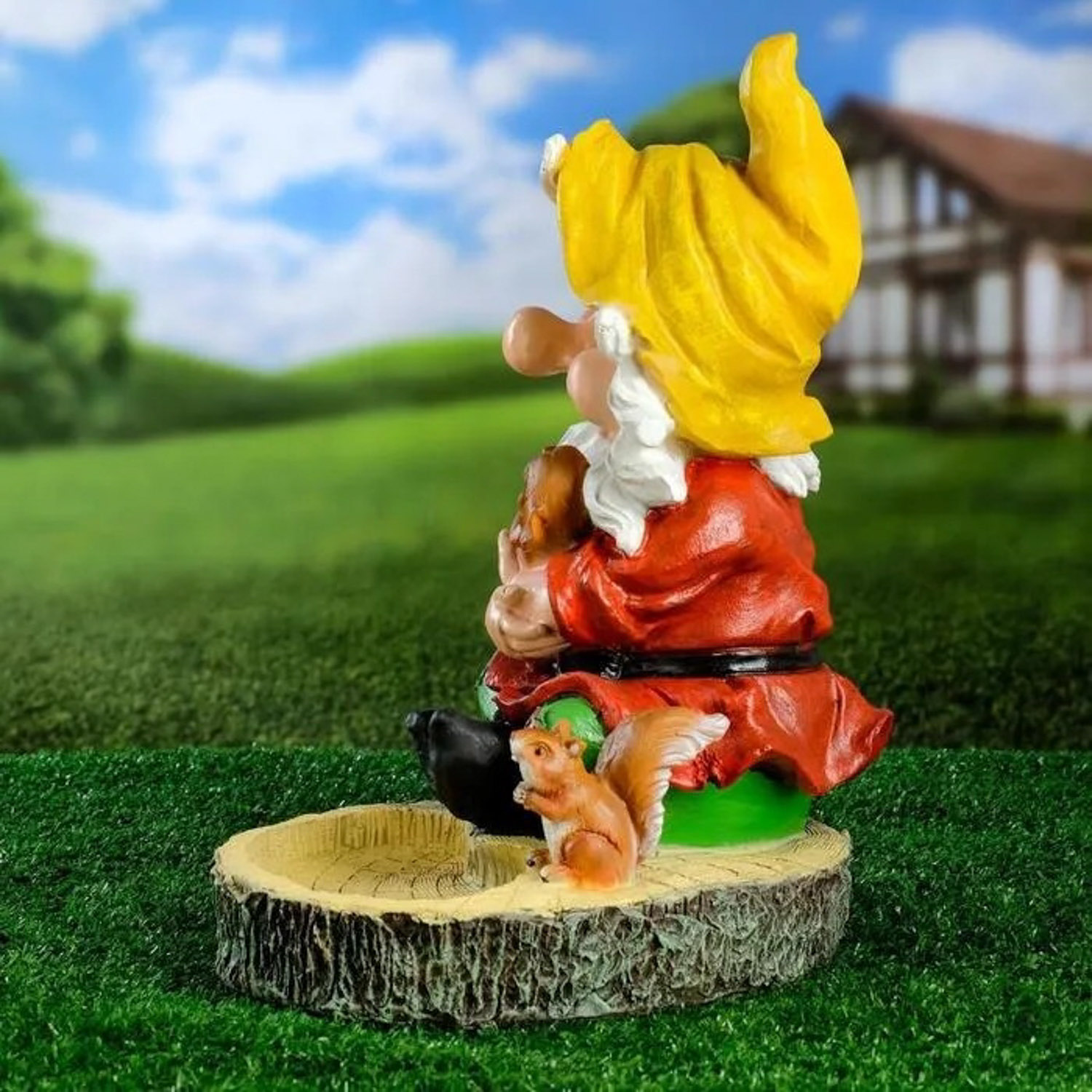 Садовая фигура - кормушка "Гном с белкой" 36х29см 6255351