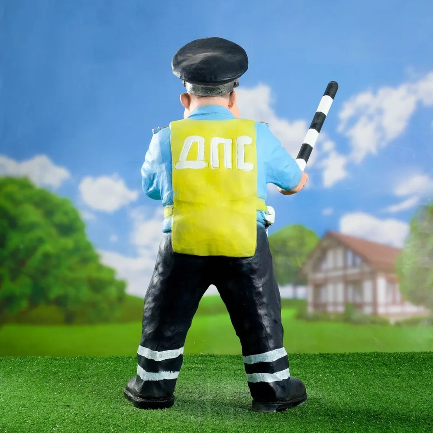 Садовая фигура "Гаишник"   28*39*71 1259510